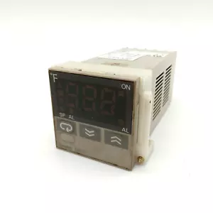 Omron E5CS-R1KJX-F Controller di temperatura - Foto 1 di 4