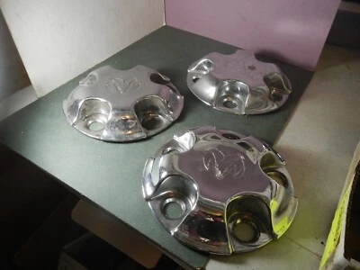 LOTE DE 3 52106536AG tapa central cromada nueva OEM para Dodge Ram 1500 # 77 2002-2009 Foto 1 de 2
