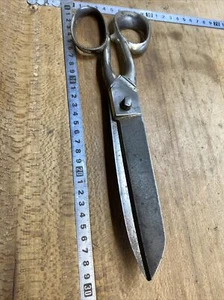 N.4 OLD TOOL / outil ancien forgé  ciseaux de drapier  Droitier 29 cm  Solingen - Picture 1 of 5