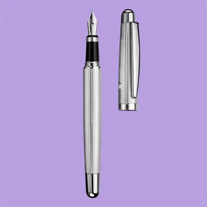 Penna stilografica Otto Hutt design 02, argento sterling, linea guilloché - Foto 1 di 4