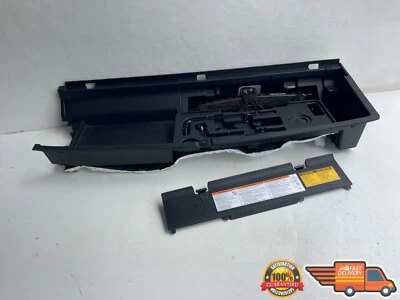 Toyota Highlander 2014-2019 caja de almacenamiento de maletero central trasero con herramientas de gato OEM Foto 1 de 4