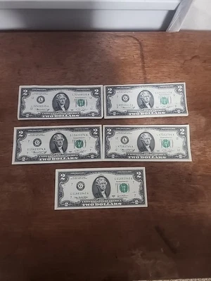 Lot of 5 Two Dollar Bills 1976 & 2003 Series Federal Reserve Note - Image 1 of 4