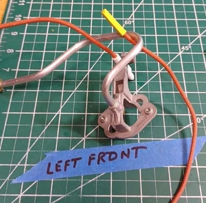 Soporte de orificio para electrodoméstico Whirlpool genuino OEM 330000468 WFG505M0MS0 delantero izquierdo - Imagen 1 de 7