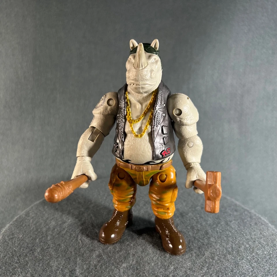 Figura de acción Teenage Mutant Ninja Turtles Out of the Shadows Rocksteady 2016 Foto 1 de 4