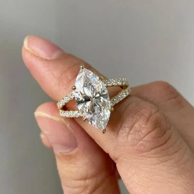 Alianza de oro amarillo de 14 k con halo oculto de diamantes cultivados en laboratorio de corte marquesa de 5,30 quilates Foto 1 de 4