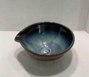 Ciotola miscelatore ceramica Bill Campbell Studio con beccuccio smaltata a goccia 8” x 3,5” firmata - Foto 1 di 8