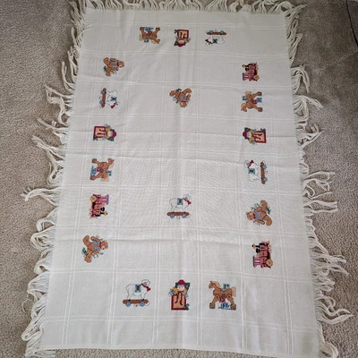 Manta bebé punto de cruz hecha a mano vintage oveja afgana oso tren caballo 34"x52" Foto 1 de 4