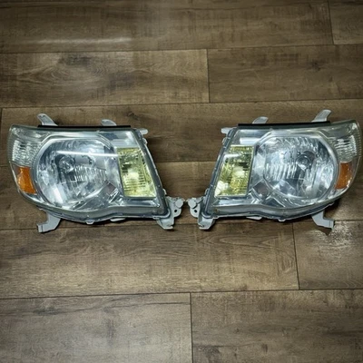 OEM Toyota Tacoma Headlights 2005–2011 Genuine Factory Parts - Pair  - Excellent - Image 1 of 4