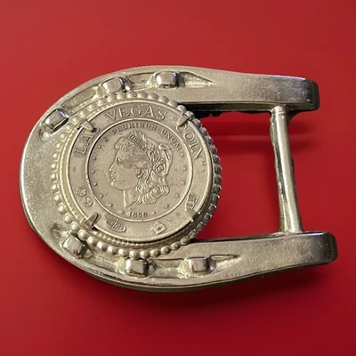 VINTAGE 1979 LAS VEGAS LUCKY COIN BELT BUCKLE BY WHITE MINT - Image 1 of 4
