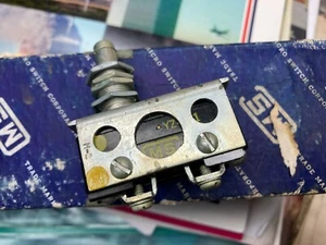 yz-r31-a38 micro switch airplane part - Bild 1 von 4