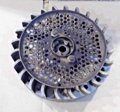 PARTNER R16 CHAINSAW FLYWHEEL, STARTER PAWLS - Image 1 of 2