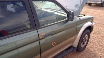 Passenger Right Front Door ES Fits 97-04 MONTERO SPORT 270895 - Imagem 1 de 4