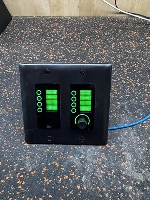 Controlador Ethernet de audio BSS EC-8BV-BLK-US con 8 botones y control de volumen. EE-327 Foto 1 de 4