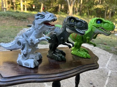 Juguete de dinosaurio T-Rex a batería, sonido de rugido y ambos ojos se iluminan Foto 1 de 4