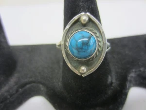 Beautiful Vintage Plat Sterling Silver Ring w/Turquoise Size 7 3/4 3g - Picture 1 of 5