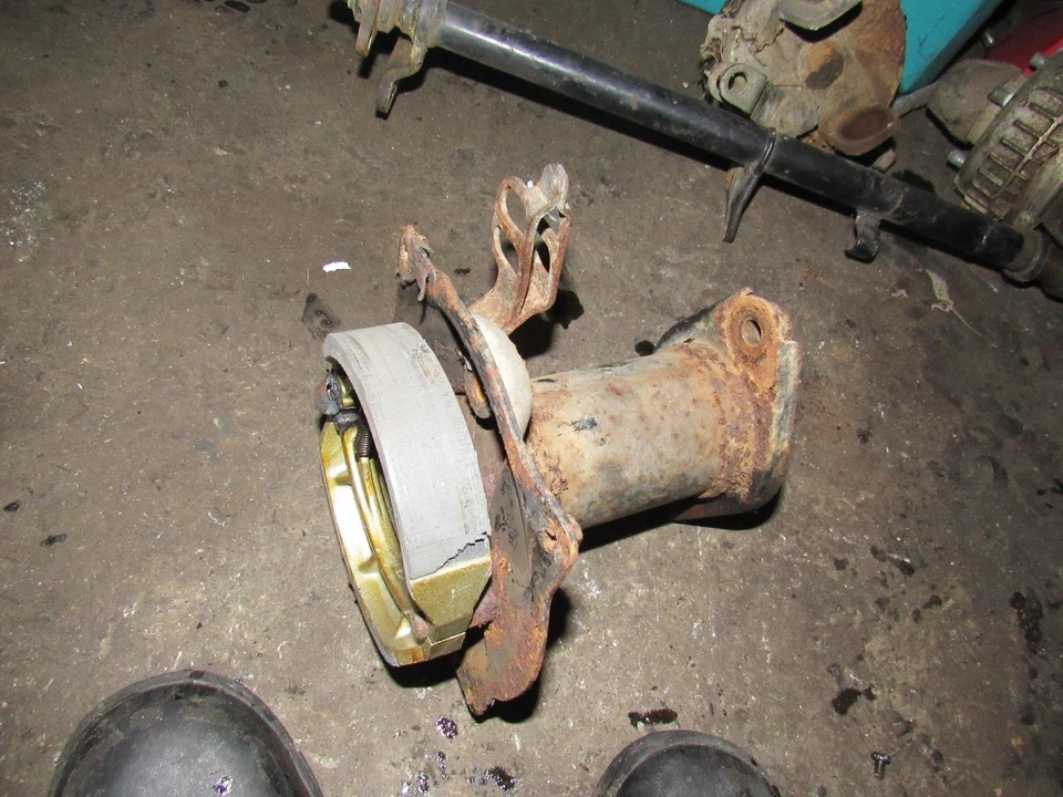 Kawasaki KLF110 1987 Mojave eje trasero portador Foto 1 de 1