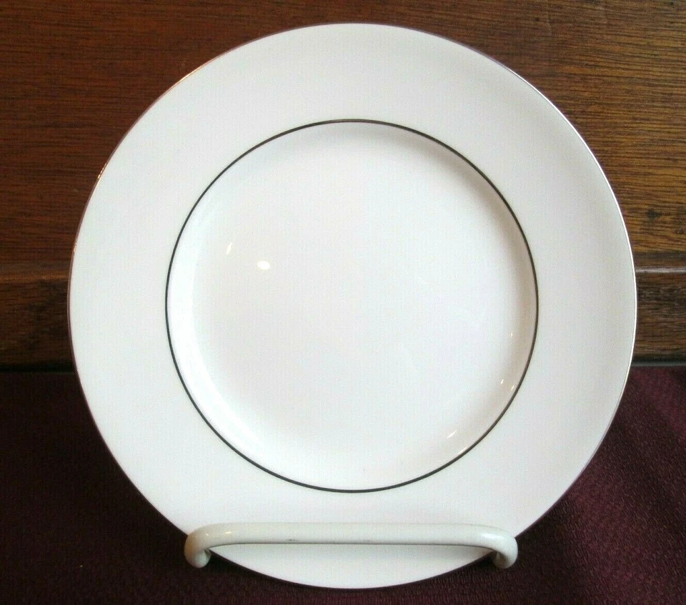 WEDGWOOD SIGNET PLATINUM BREAD & BUTTER PLATE - 6" 0602H