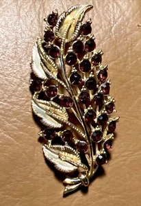 Vintage STAR Signed Floral Brooch Gold Tone with Faux Ruby/Garnet BEAUTY ❤️ - Picture 1 of 8