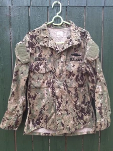 US NAVY AOR 2 / NWU III PATTERN SHIRT / JACKET SIZE SMALL SHORT - Picture 1 of 3