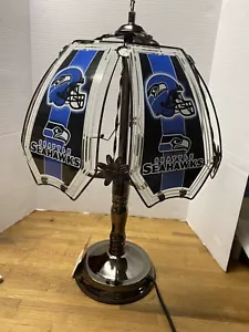 Lampada touch Seattle Seahawks NFL 3 vie 23” alta 6 pannelli vetro 9” nuova SPEDIZIONE GRATUITA - Foto 1 di 10