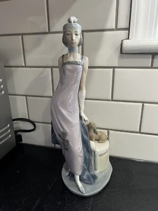 Elegant Retired Lladro #5174 Couplet Lady Figurine with Dog Glazed MINT - Picture 1 of 12
