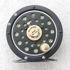 Vintage Pflueger Medalist model 1492 DA fly reel. Very Clean condition. 