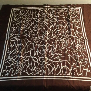 DIANE VON FURSTENBERG 100% silk modern print scarf~27""~SIGNATURE~BROWN WHT L16 - Picture 1 of 3