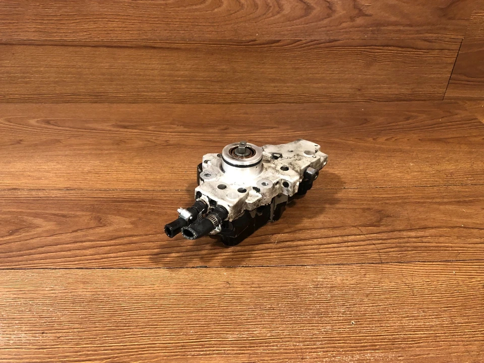 Mercedes Sprinter 2500 3500 2004-2006 motor diésel bomba de combustible de alta presión OEM Foto 1 de 4