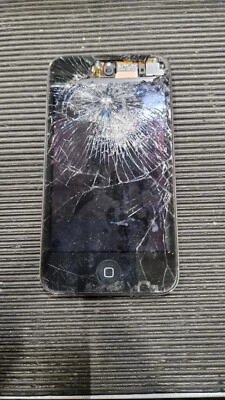 Apple iPod Touch 4th Gen A1367 MP3 Musik Spieler 16GB Nicht Aktiv Broken Display - Bild 1 von 4