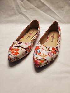 Penny Loves Kenny Womens Aaron SF White Floral Ballet Flats 6.5 Medium (B,M) 