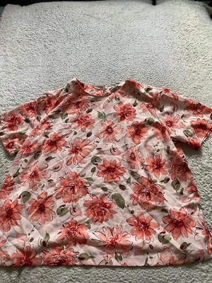 Blusa floral de manga corta multicolor Laura Scott para mujer talla 22W Foto 1 de 4