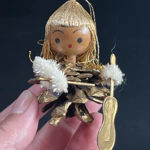 Vintage Weihnachtsschmuck Tannenzapfen Mädchen Flip Haar Violine Made in Japan - Bild 1 von 11
