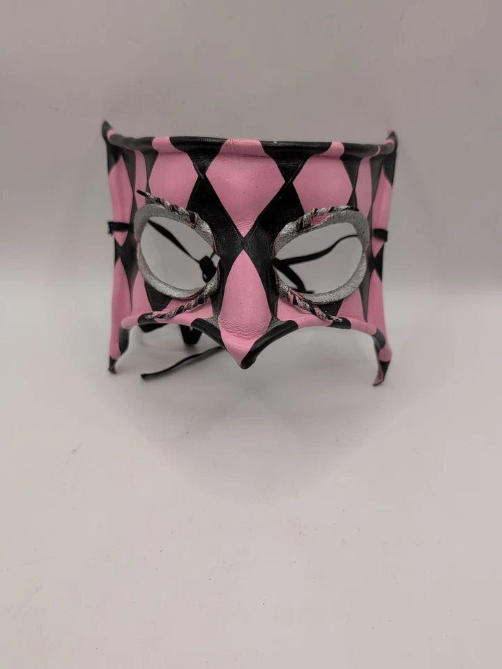 Máscara facial Jim Gibeault de cuero para teatro pintada a mano Mardi Gras arlequín rosa negro Foto 1 de 4