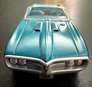 Hallmark Keepsake Ornament 1968 Pontiac Firebird; 15° di serie nuovo con scatola! datato 2005 - Foto 1 di 7