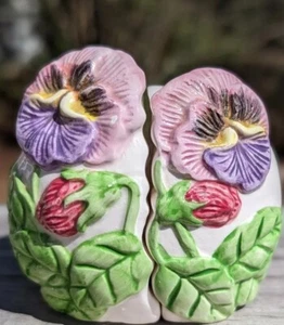 Beautiful Floral Salt And Pepper Shakers Set Together Or Separately Vintage  - Picture 1 of 11