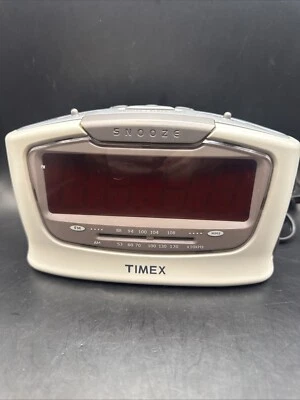 Radio Reloj Despertador Pantalla Digital Jumbo VintageTimex T254W, AM FM Blanco Perla   Foto 1 de 4