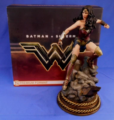 BATMAN V SUPERMAN MUJER MARAVILLA FORMATO PREMIUM ESTATUA ESPECTÁCULO SECUNDARIO COLECCIONABLES 2017 Foto 1 de 4
