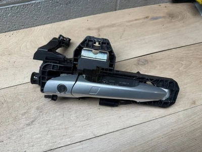 MERCEDES BENZ GLS GL550 GL450 13-19 FRONT LEFT DRIVER OUTSIDE DOOR HANDLE - Image 1 of 4