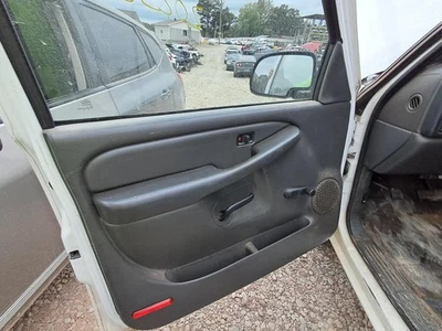 Used Front Left Door Interior Trim Panel fits: 2006 Chevrolet Silverado 1500 pic Foto 1 de 4