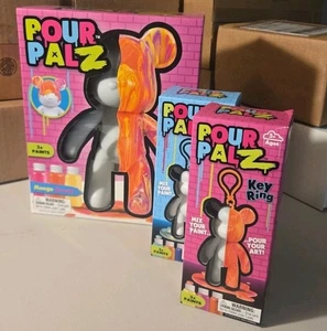 Pour Palz 1 oso de pintura grande y 2 llaveros Pour Palz nuevos - Imagen 1 de 1
