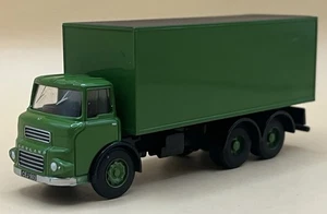 Base Toys 1:76 Leyland Box Van - Green L6C01 - Picture 1 of 2
