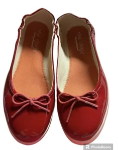 TOMMY BAHAMA RELAXILOGHY RED CAYLEE WHITE SOLES PATENT LEATHER WOMEN FLATS SZ 8 - Picture 1 of 5