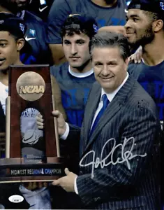 JOHN CALIPARI FIRMATO AUTOGRAFATO 11x14 - Kentucky Wildcats - J.S.A. Certificato - Foto 1 di 3