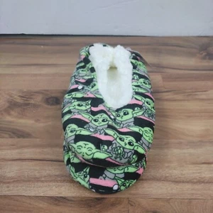 Disney Star Wars Baby Yoda Mandalorian Women's Fuzzy Slipper Socks NEW 7-9.5 - Picture 1 of 11