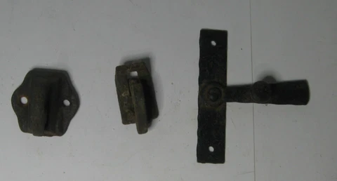 VINTAGE ANTIQUE CAST IRON LATCHES 3 PIECES Cover