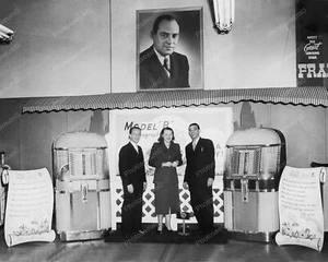 Expositor de convención AMI-B Jukebox con reimpresión de foto antigua página de Patti 8x10 - Imagen 1 de 1