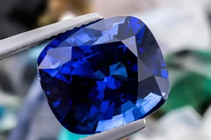 Natural 12.50 Ct AA+ Cushion Cut Bright Blue Kashmir Sapphire Certified Gemstone - Picture 1 of 2