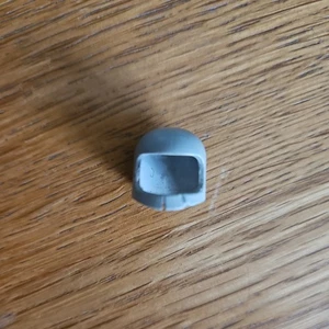 LEGO DAMAGED Vintage Castle Minifig Light Gray Helmet OLD helmet 193a2 / 375 383 - Picture 1 of 5