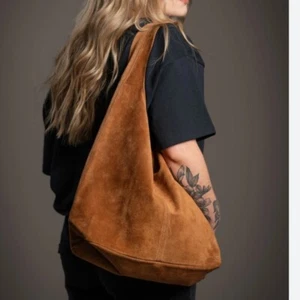 Borsa shopper a tracolla Hobo in camoscio marrone alternativo - Foto 1 di 9