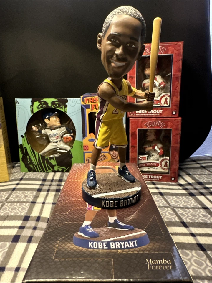 Kobe Bryant Dodgers Bobblehead Dodger Stadium 8/8/2025 Novo em folha na caixa original - Imagem 1 de 4